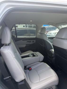 Platinum White Pearl 2023 Honda Pilot AWD EX-L 8 Passenger