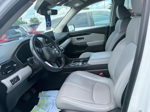 Platinum White Pearl 2023 Honda Pilot AWD EX-L 8 Passenger
