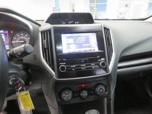 Photo 3 of 34 of 2019 Subaru Crosstrek 2.0i Premium