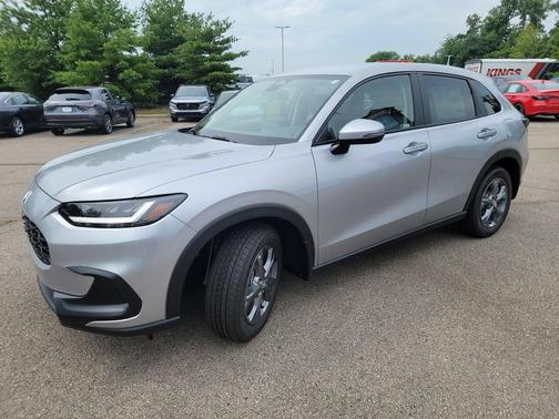 Solar Silver Metallic 2027 Honda HR-V LX