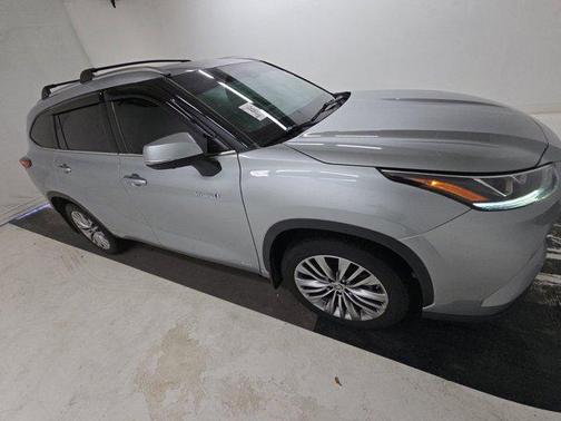 2020 Toyota Highlander Hybrid Platinum