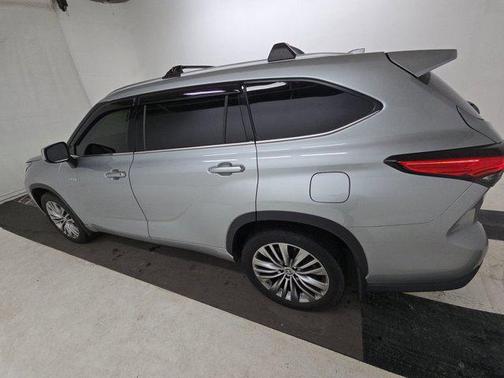 2020 Toyota Highlander Hybrid Platinum