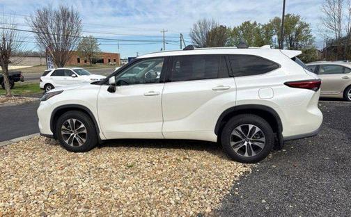 Blizzard Pearl 2021 Toyota Highlander XLE