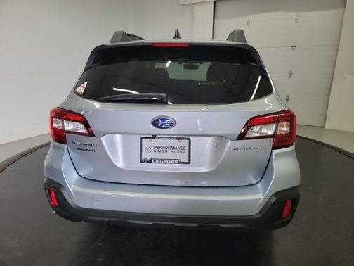 Ice Silver Metallic 2018 Subaru Outback 2.5i Limited