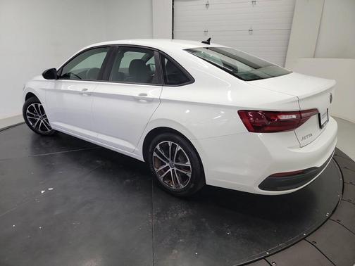 Pure White 2022 Volkswagen Jetta 1.5T Sport