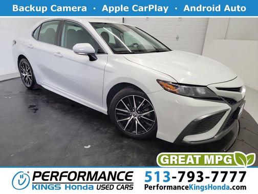Wind Chill Pearl/Midnight Black Metallic 2023 Toyota Camry SE