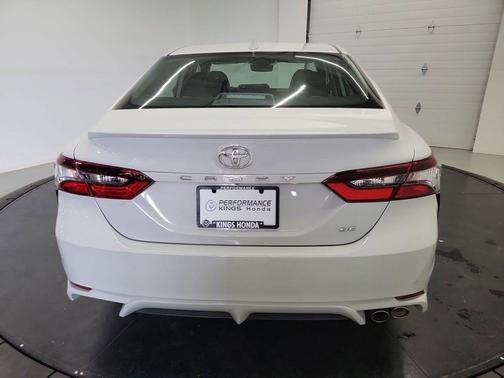 Wind Chill Pearl/Midnight Black Metallic 2023 Toyota Camry SE