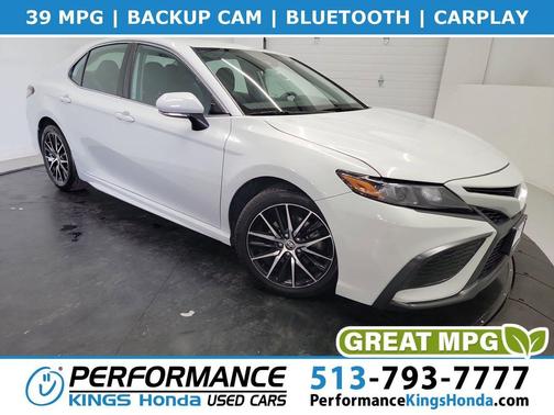 Wind Chill Pearl/Midnight Black Metallic 2023 Toyota Camry SE