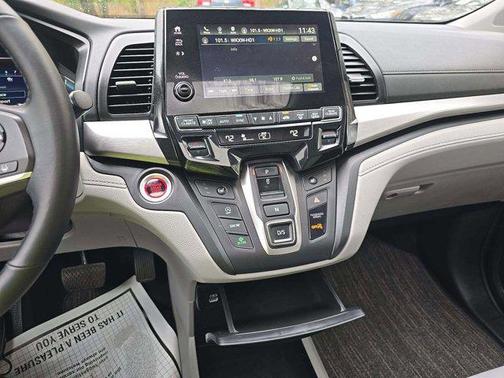 Lunar Silver Metallic 2024 Honda Odyssey EX-L
