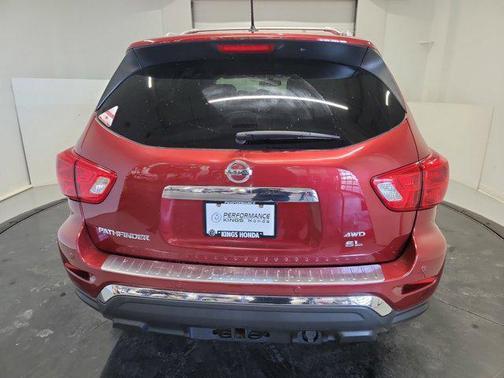 2017 Nissan Pathfinder SL