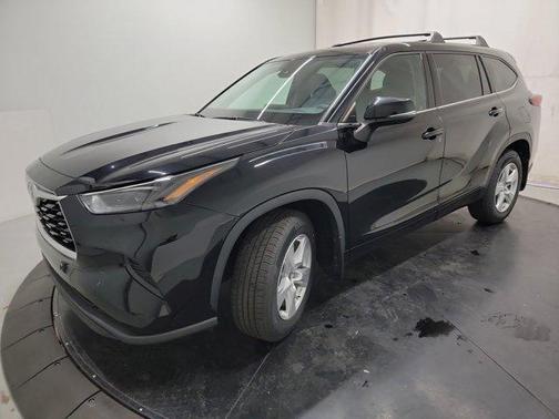 Midnight Black Metallic 2022 Toyota Highlander L