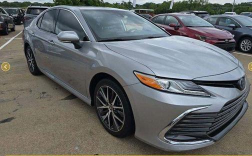 2022 Toyota Camry Hybrid XLE