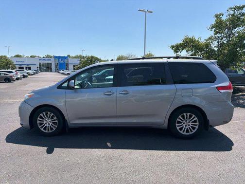Silver Sky Metallic 2013 Toyota Sienna XLE