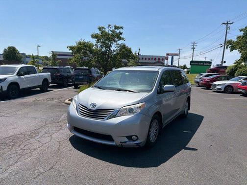 Silver Sky Metallic 2013 Toyota Sienna XLE