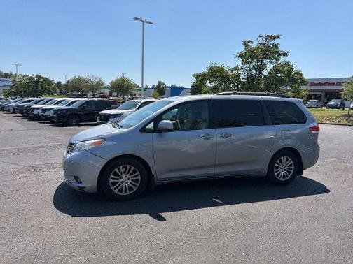 Silver Sky Metallic 2013 Toyota Sienna XLE