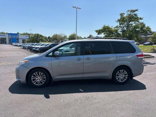 Silver Sky Metallic 2013 Toyota Sienna XLE