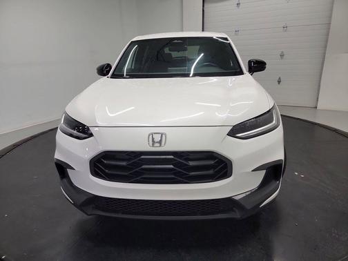Platinum White Pearl 2025 Honda HR-V AWD Sport