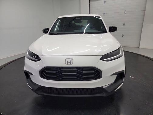 Platinum White Pearl 2025 Honda HR-V AWD Sport