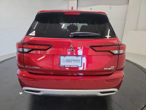 Red Diamond 2023 Mitsubishi Outlander SE S-AWC