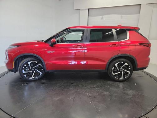Red Diamond 2023 Mitsubishi Outlander SE S-AWC