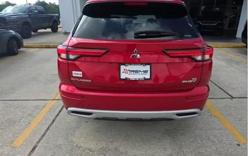 Red Diamond 2023 Mitsubishi Outlander SE S-AWC