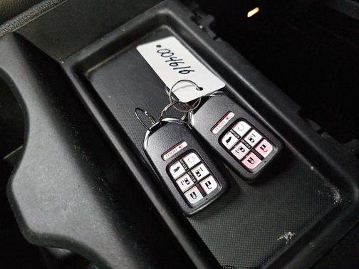 Crystal Black Pearl 2024 Honda Odyssey Sport