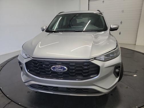 Iconic Silver Metallic 2023 Ford Escape ST-Line Select
