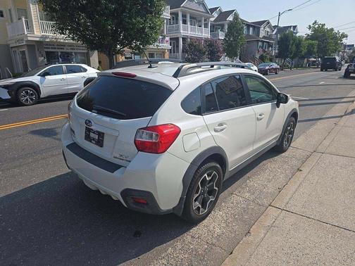 Crystal White Pearl 2015 Subaru XV Crosstrek 2.0i Limited