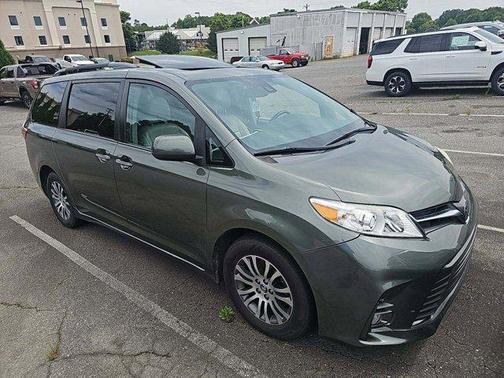 2019 Toyota Sienna XLE