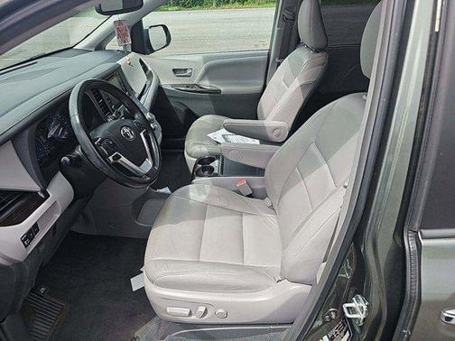 2019 Toyota Sienna XLE