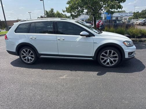 Pure White 2017 Volkswagen Golf Alltrack TSI SEL