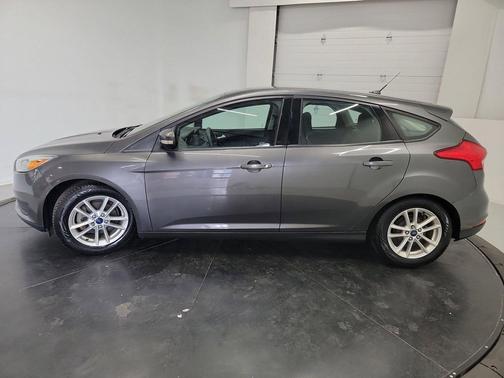 Magnetic 2016 Ford Focus SE