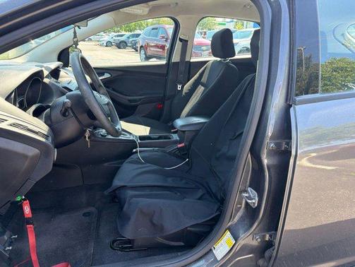 Magnetic 2016 Ford Focus SE
