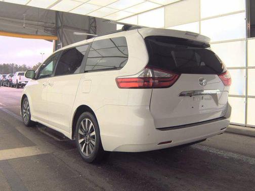 2019 Toyota Sienna XLE