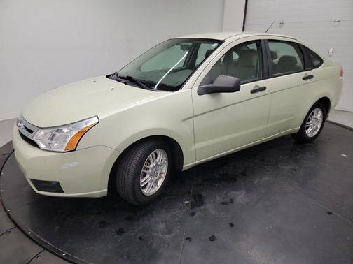 Green 2010 Ford Focus SE
