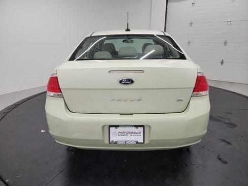 Green 2010 Ford Focus SE