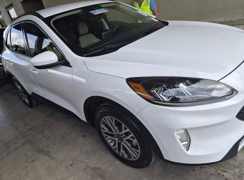 Oxford White 2020 Ford Escape SEL
