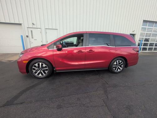 Radiant Red Metallic II 2025 Honda Odyssey EX-L