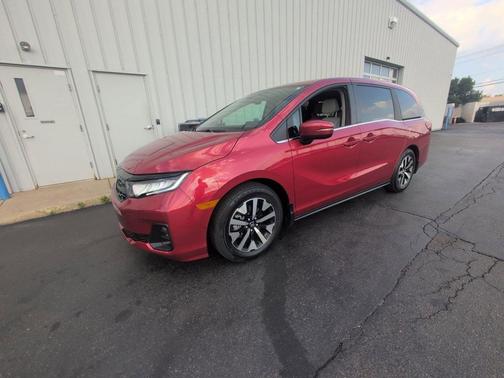 Radiant Red Metallic II 2025 Honda Odyssey EX-L