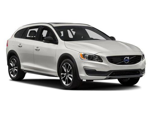 Onyx Black Metallic 2018 Volvo V60 Cross Country T5