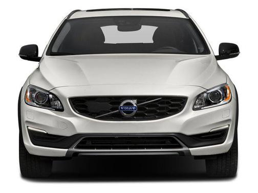 Onyx Black Metallic 2018 Volvo V60 Cross Country T5
