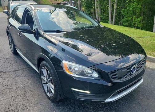 Onyx Black Metallic 2018 Volvo V60 Cross Country T5