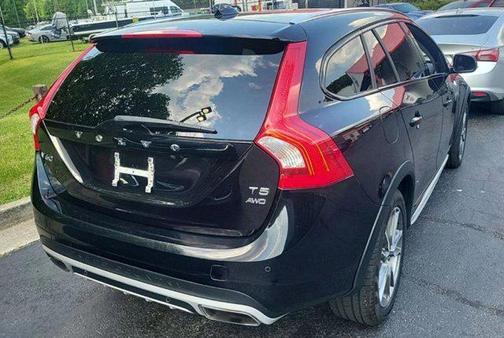 Onyx Black Metallic 2018 Volvo V60 Cross Country T5