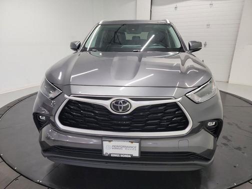 Magnetic Gray Metallic 2022 Toyota Highlander XLE
