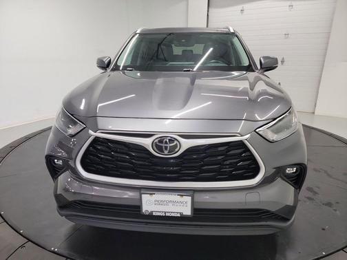 Magnetic Gray Metallic 2022 Toyota Highlander XLE
