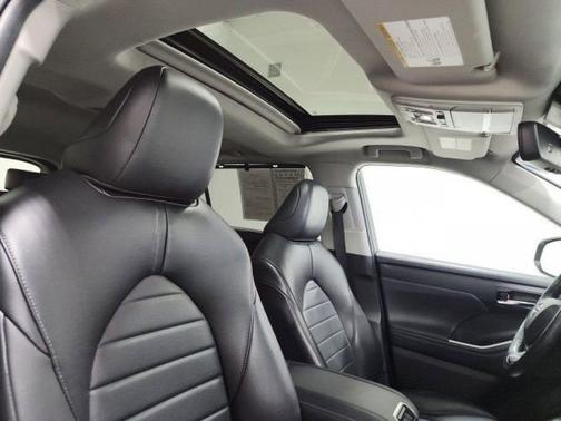 Magnetic Gray Metallic 2022 Toyota Highlander XLE