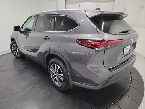Magnetic Gray Metallic 2022 Toyota Highlander XLE