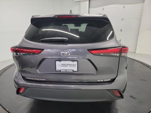 Magnetic Gray Metallic 2022 Toyota Highlander XLE