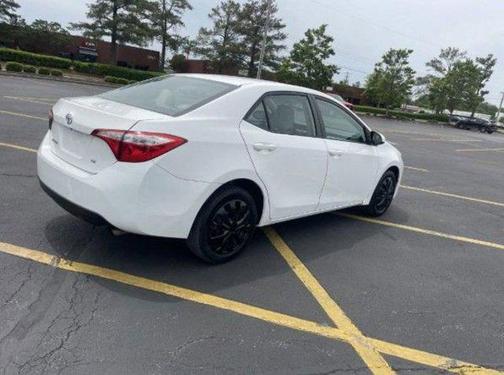 Super White 2016 Toyota Corolla LE