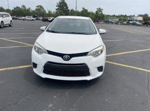 Super White 2016 Toyota Corolla LE